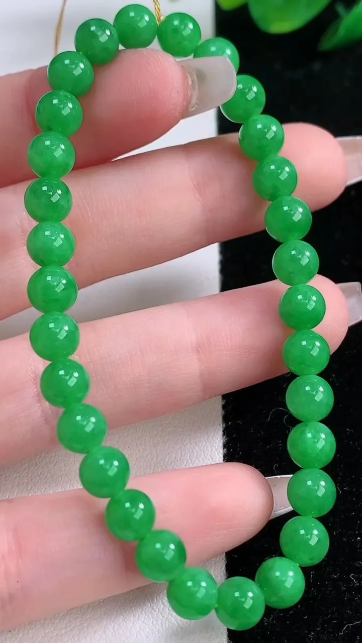 天然A货翡翠圆珠手串，尺寸6-30颗，重量:12.33g12月7日
工厂直销收藏佳品,种好水足，色泽