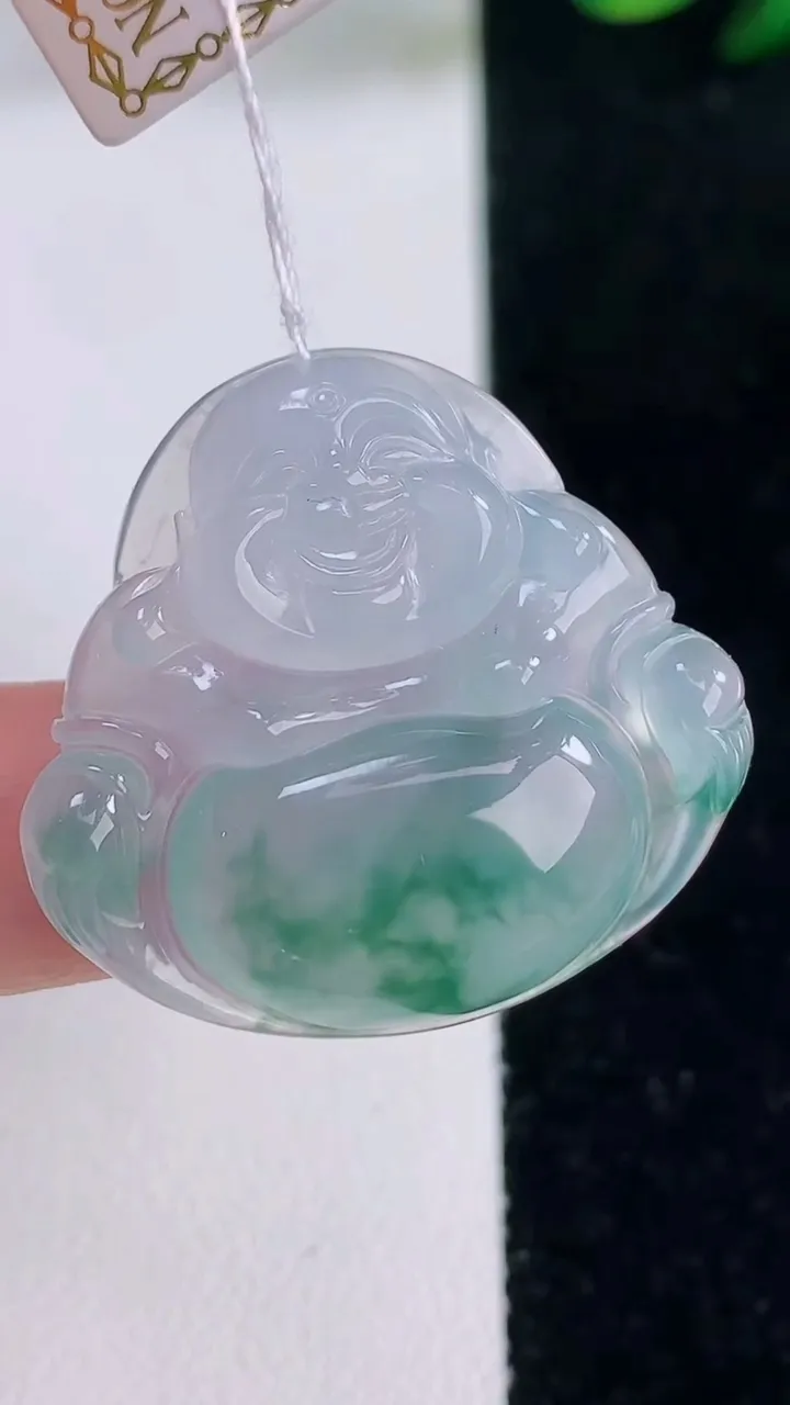 天然A货翡翠种飘花佛公吊坠，尺寸28.8-30.8-5.9，重量:8.32g
12月7日