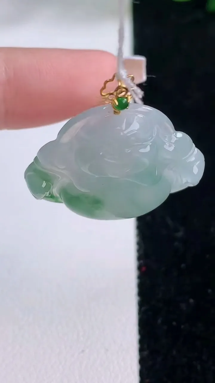 天然A货翡翠种飘花佛公吊坠，尺寸23.8-27.7-6，重量:6.04g
12月7日