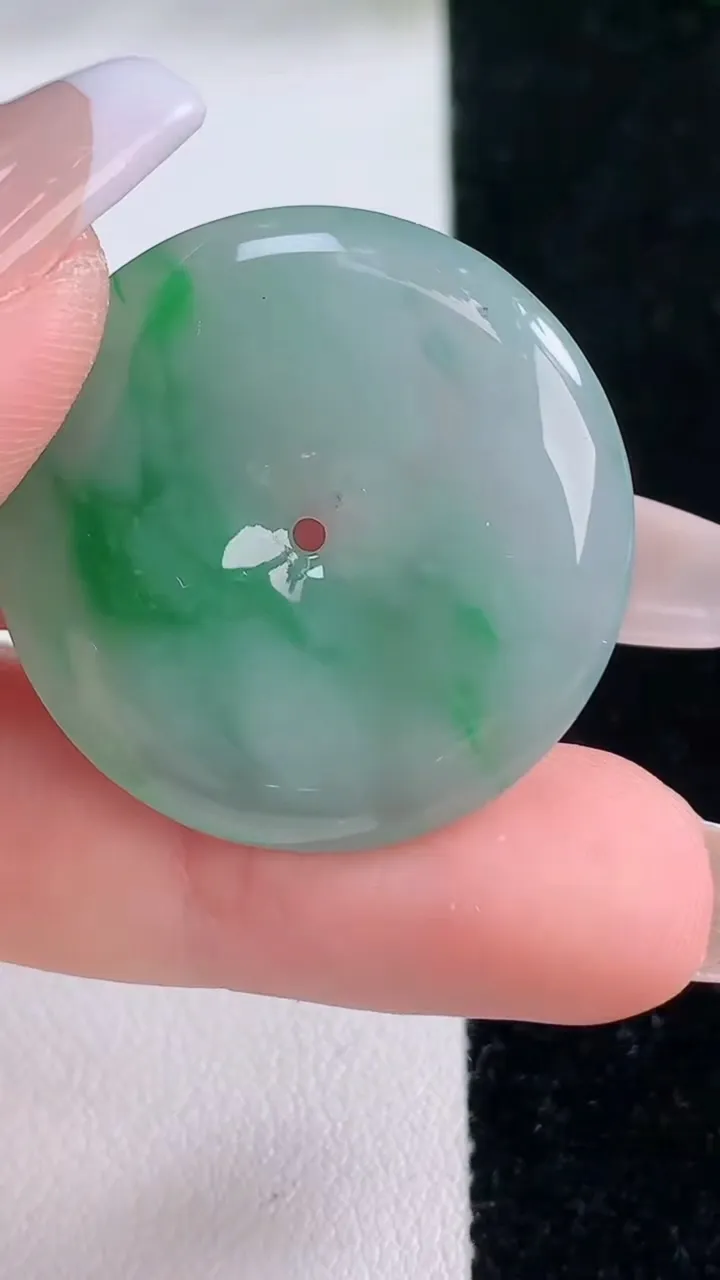 天然A货翡翠平安扣吊坠，尺寸30-5.4，重量:10.66g
12月7日