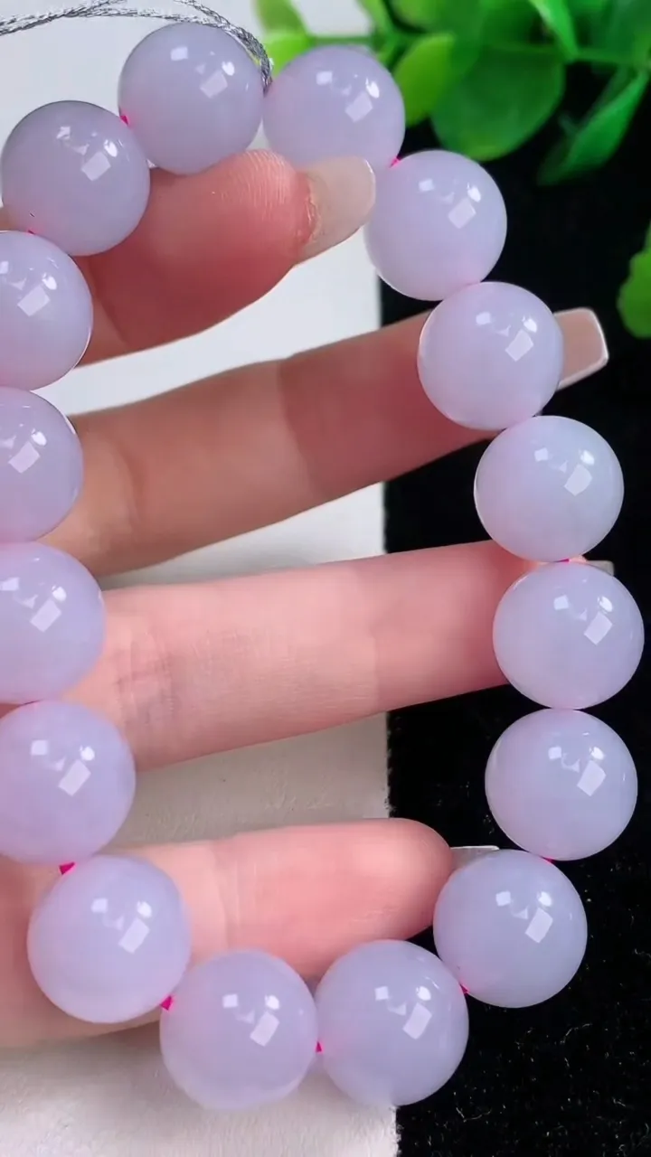 天然A货翡翠紫罗兰圆珠手串，尺寸12.6-16颗，重量:56.34g12月7日
工厂直销收藏佳品,种好水足，色泽均匀，有种有色，上手高大气！