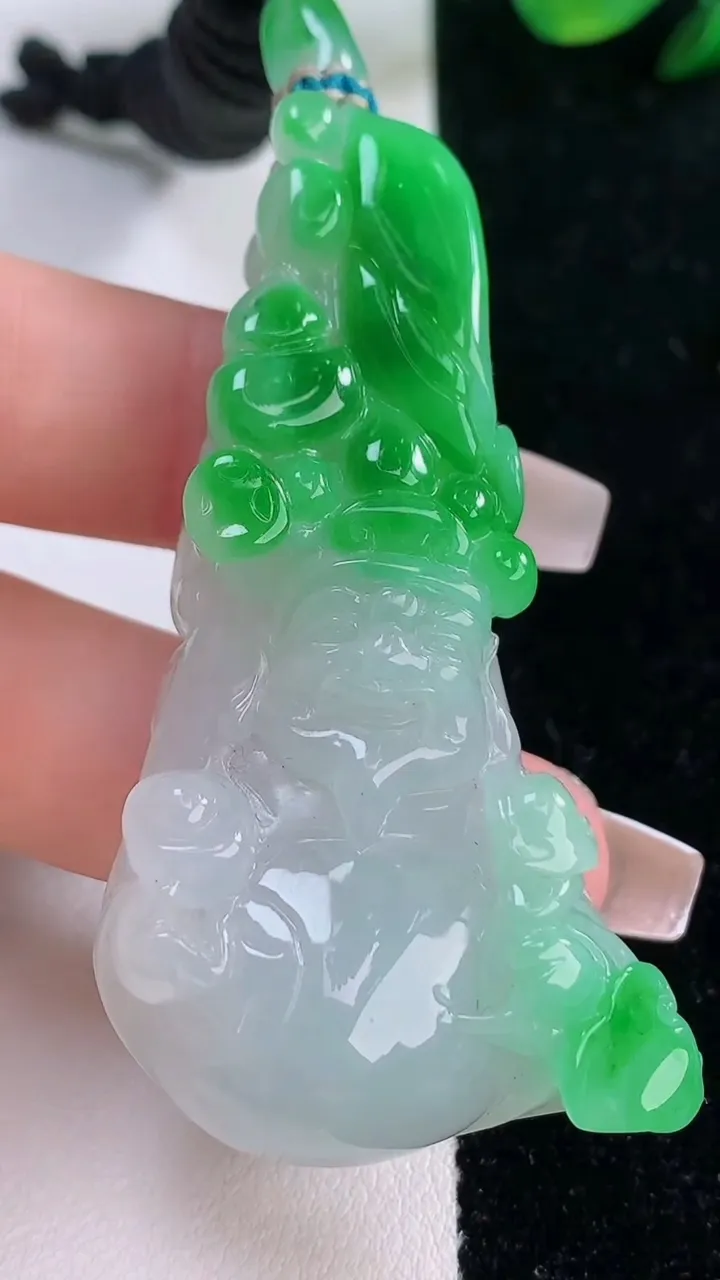 天然A货翡翠财神爷吊坠，尺寸60.2-34-13，重量:40.34g
12月7日