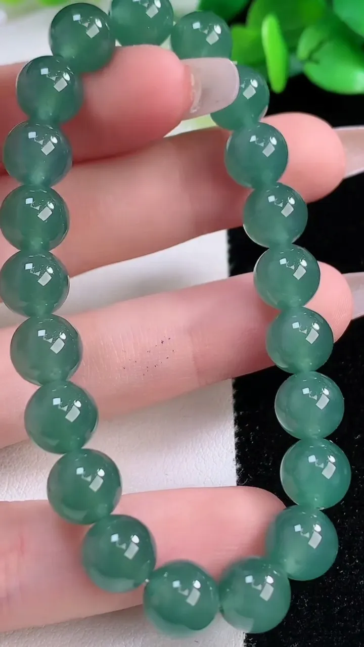 天然A货翡翠圆珠手串，尺寸8.8-21颗，重:24.25g12月7日
工厂直销收藏佳品,种好水足，色
