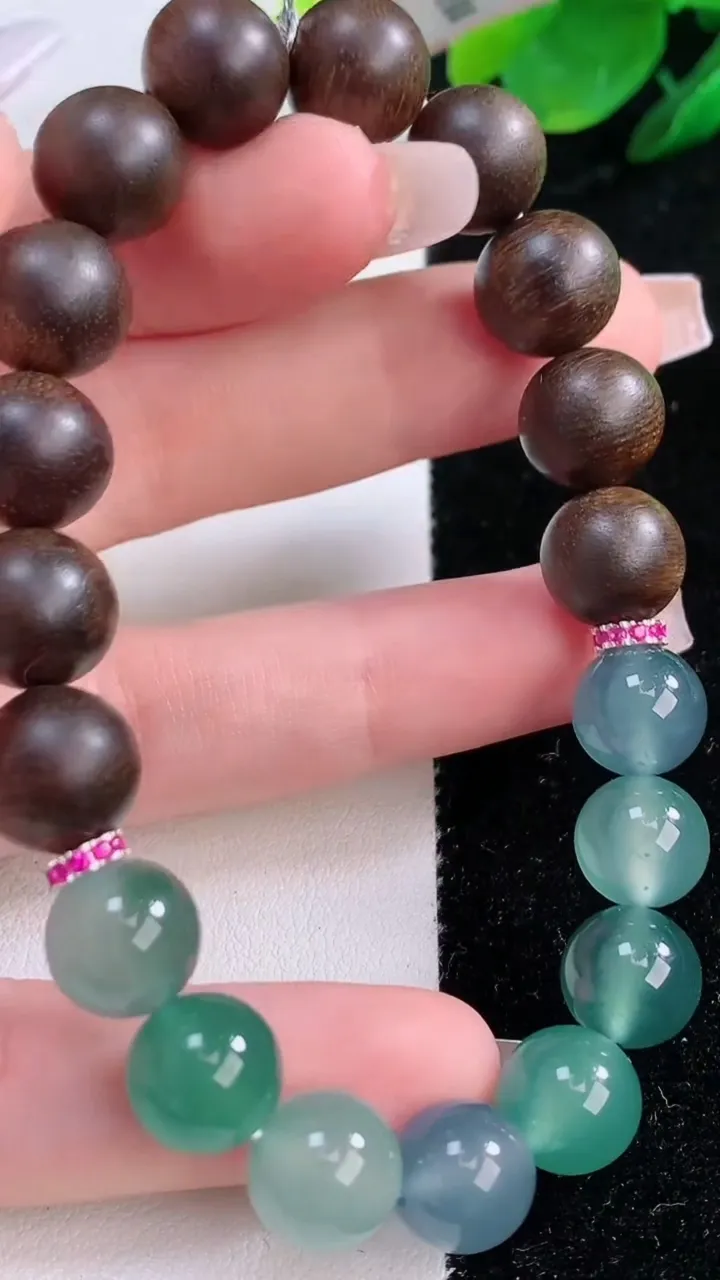 天然A货翡翠种蓝水圆珠手串，尺寸10，重量:21.91g12月7日
工厂直销收藏佳品,种好水足，色泽