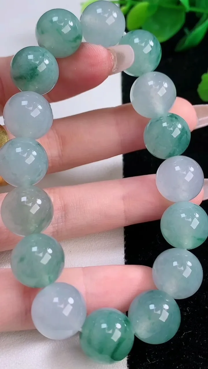 天然A货翡翠种飘花圆珠手串，尺寸12.8-16颗，重量:59.10g12月7日
工厂直销收藏佳品,种