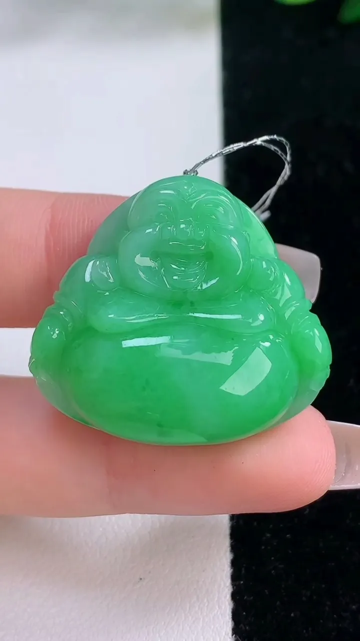 天然A货翡翠佛公吊坠，尺寸27.8-31.5-11，重量:15.13g
12月7日