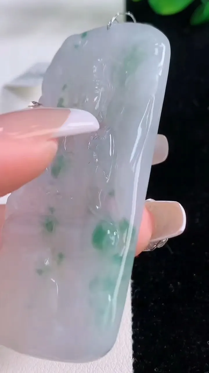 天然A货翡翠种飘花普贤菩萨吊坠，尺寸67.5-30.3-5，重量:27.29g
12月7日