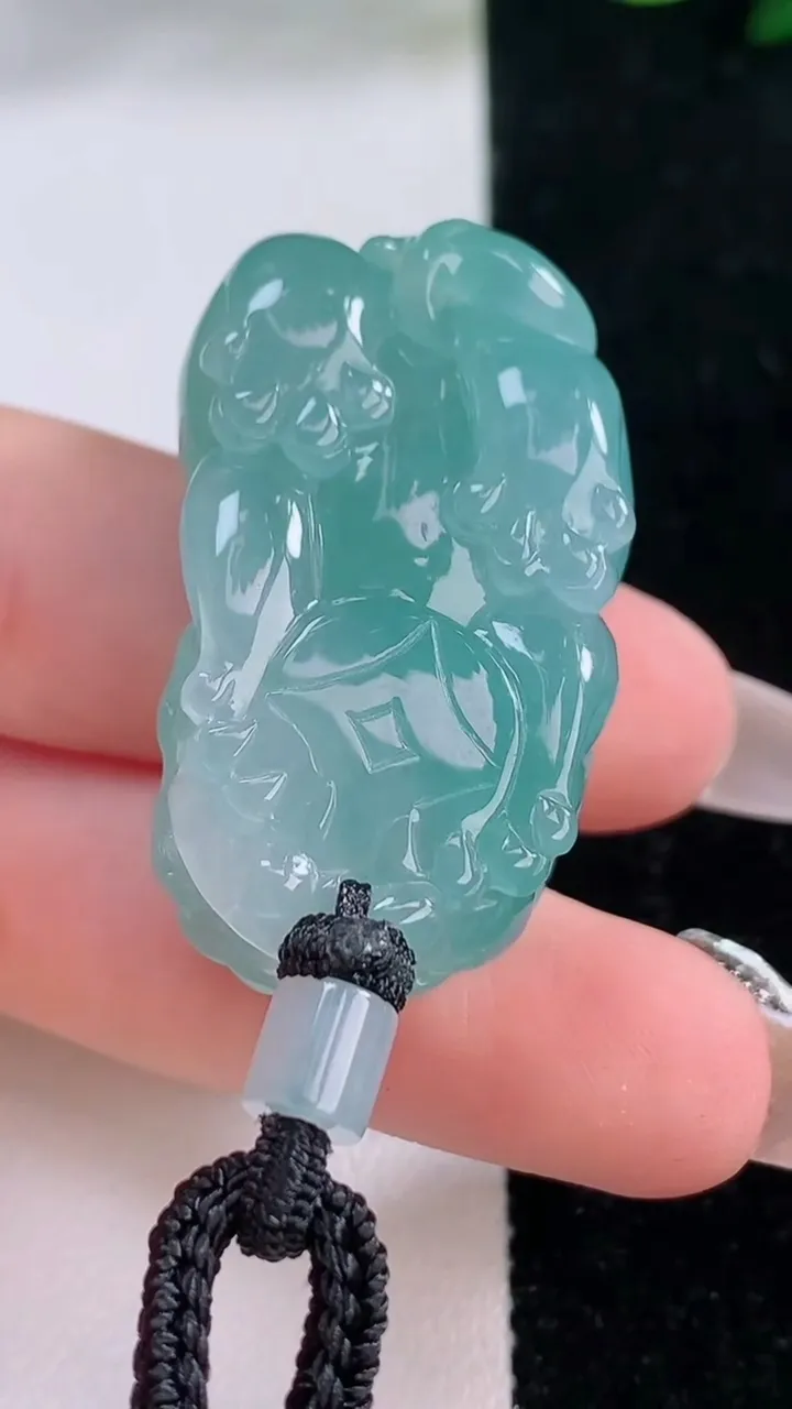 天然A货翡翠貔貅吊坠，尺寸36-21-14.8，重量:31.01g
12月7日