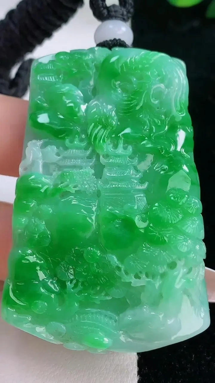 天然A货翡翠山水牌吊坠，尺寸38.6-36-13.2，重量:65.51g
12月7日