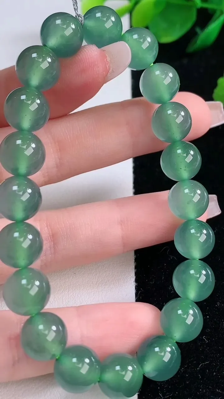 天然A货翡翠种蓝水圆珠手串，尺寸9.8-20颗，重量:33.32g12月7日
工厂直销收藏佳品,种好