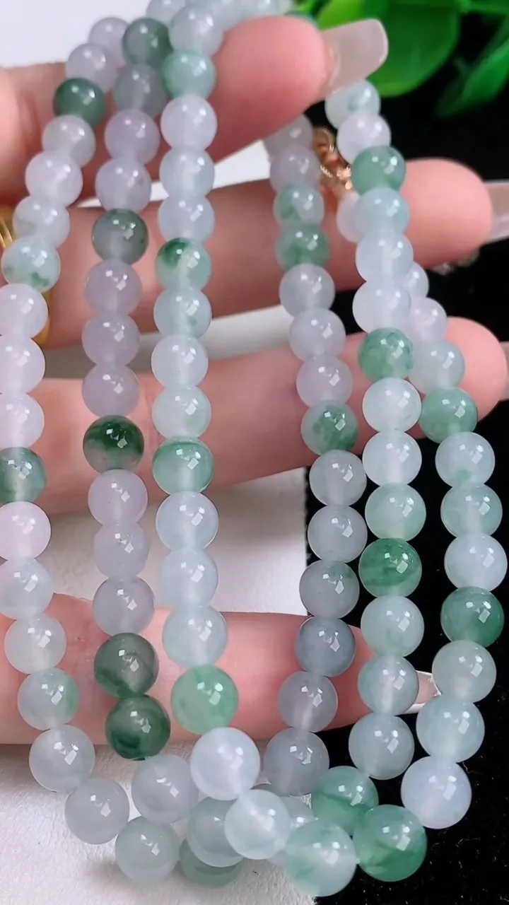 天然A货翡翠冰种飘花圆珠项链，尺寸6-108颗，重量:43.96g
12月7日