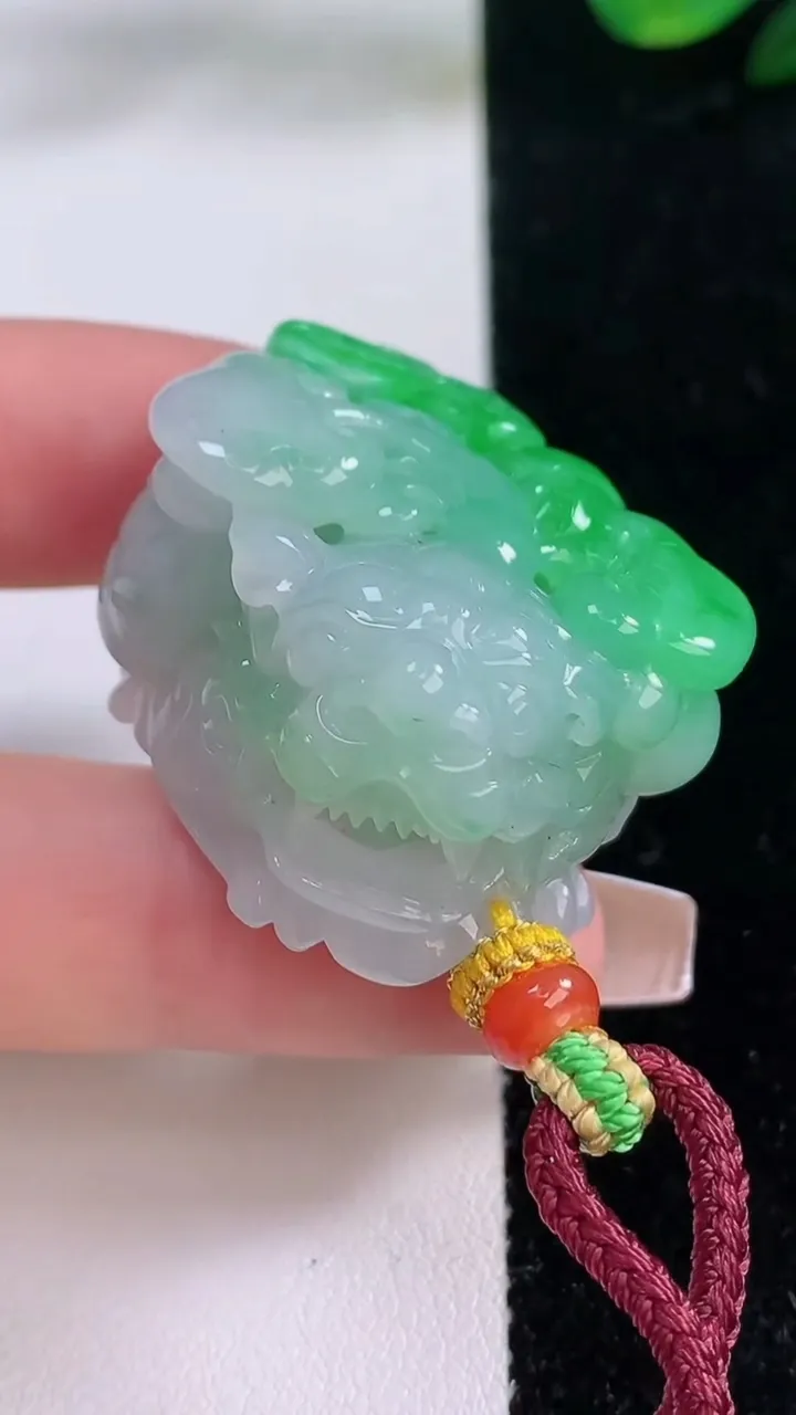 天然A货翡翠貔貅吊坠，尺寸32-25-20.7，重量:42.96g
12月7日