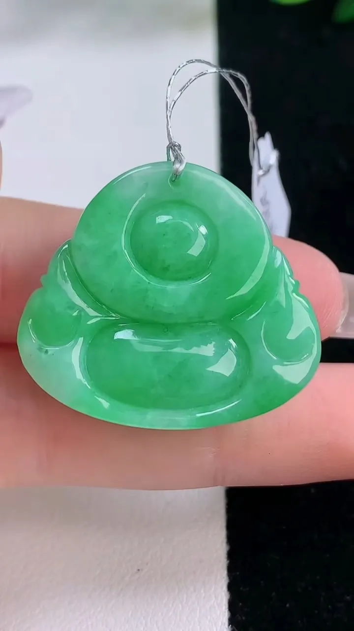 天然A货翡翠佛公吊坠，尺寸27.8-31.5-11，重量:15.13g
12月7日