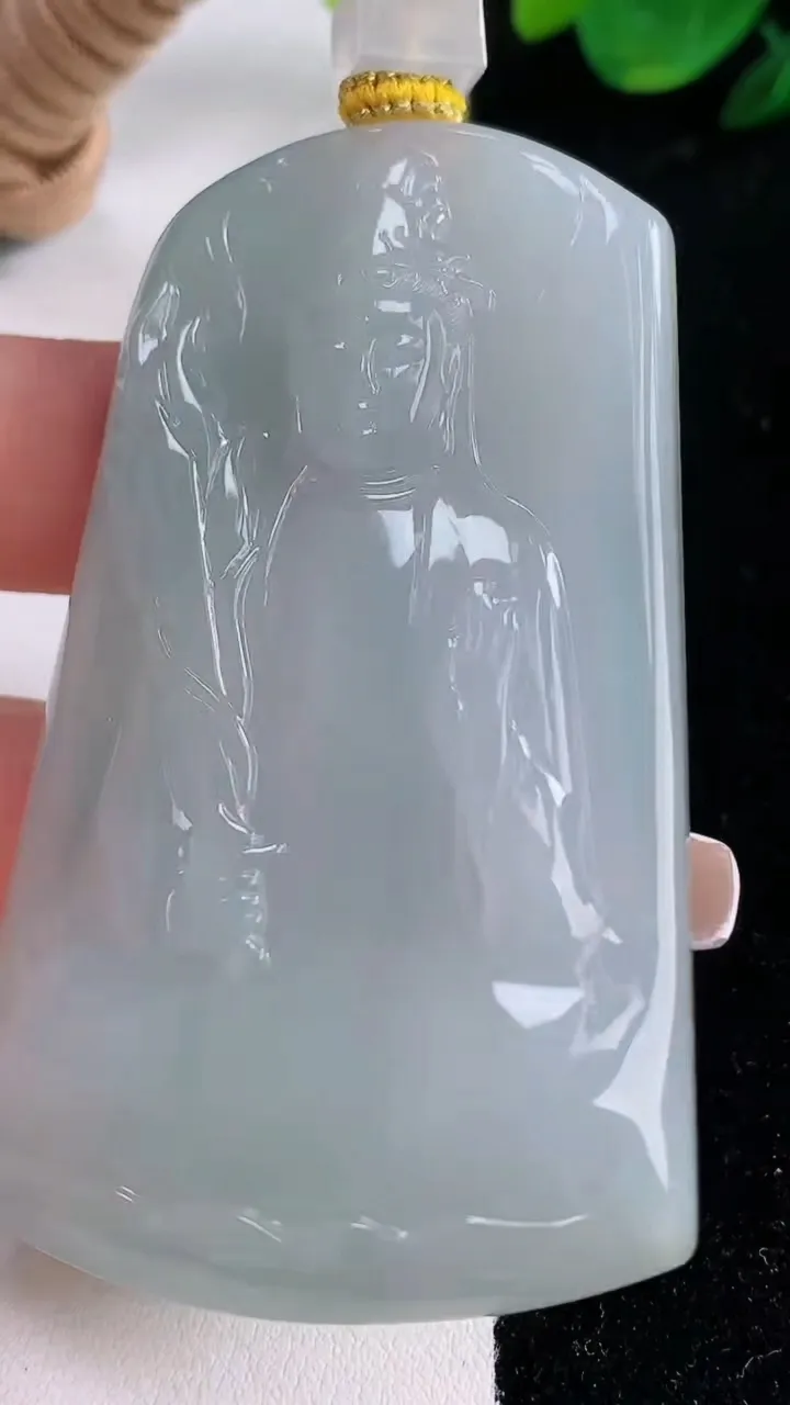 天然A货翡翠文殊菩萨吊坠，尺寸68.2-41.6-8，重量:58.85g
12月7日