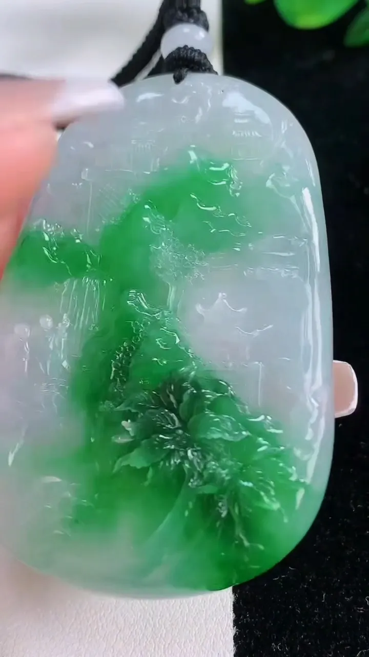 天然A货翡翠山水牌吊坠，尺寸62.6-42.6-5.7，重量:37.95g
12月7日