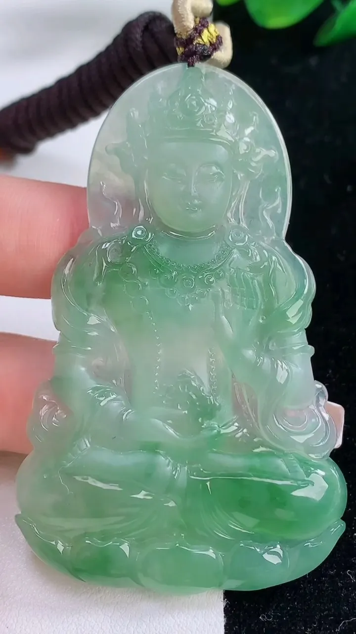 天然A货翡翠度母观音吊坠，尺寸68.7-42.5-5，重量:29.54g
12月7日