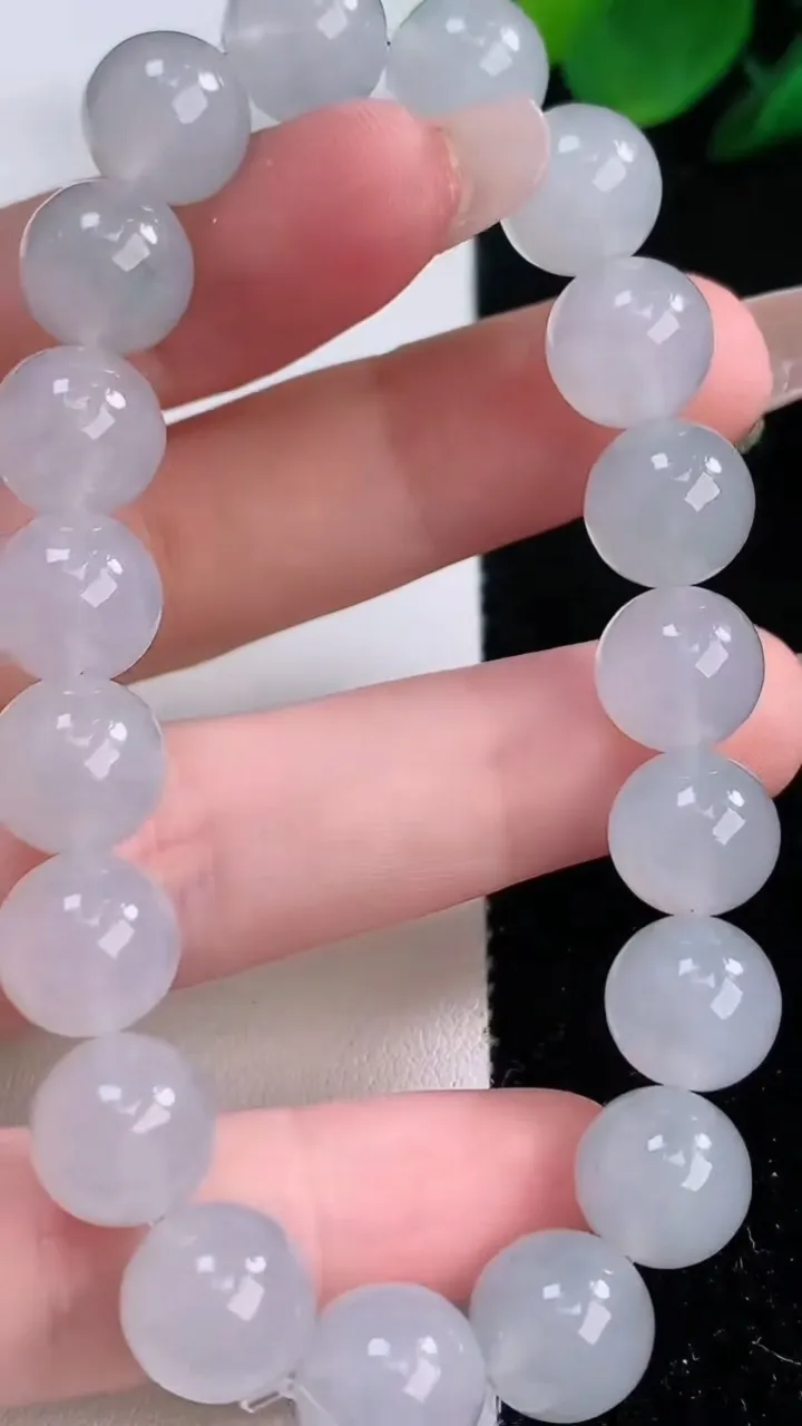 天然A货翡翠种白冰圆珠手串，尺寸10.2-19颗，重量:34.86g12月7日
工厂直销收藏佳品,种好水足，色泽均匀，有种有色，上手高大气！