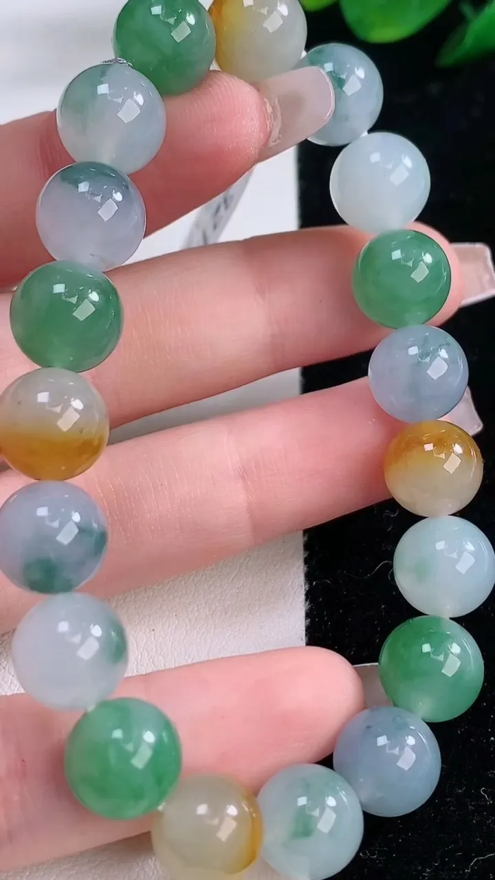 天然A货翡翠三彩圆珠手串，尺寸10-19颗，重量:32.50g12月7日
工厂直销收藏佳品,种好水足