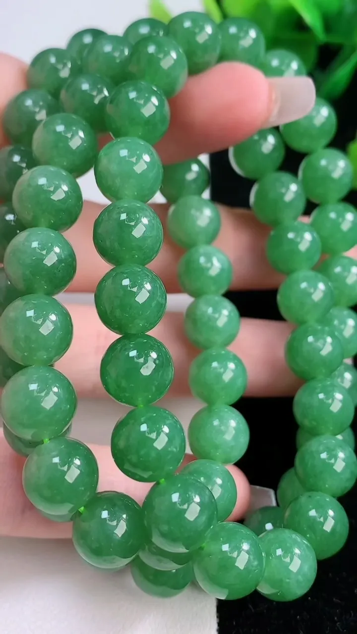 天然A货翡翠圆珠项链，尺寸9.5-62颗，重量:98.58g12月7日
工厂直销收藏佳品,种好水足，