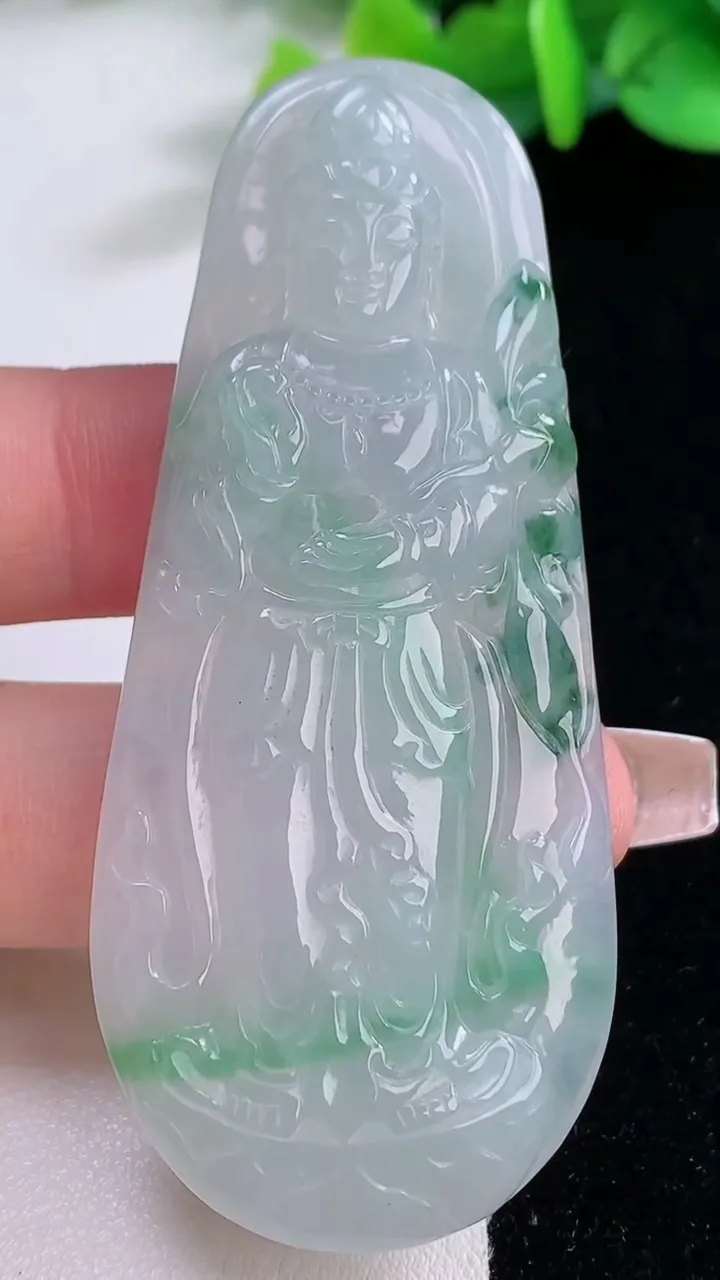 天然A货翡翠冰种飘花大势至菩萨吊坠，尺寸69-30-6，重:27.23g
12月7日