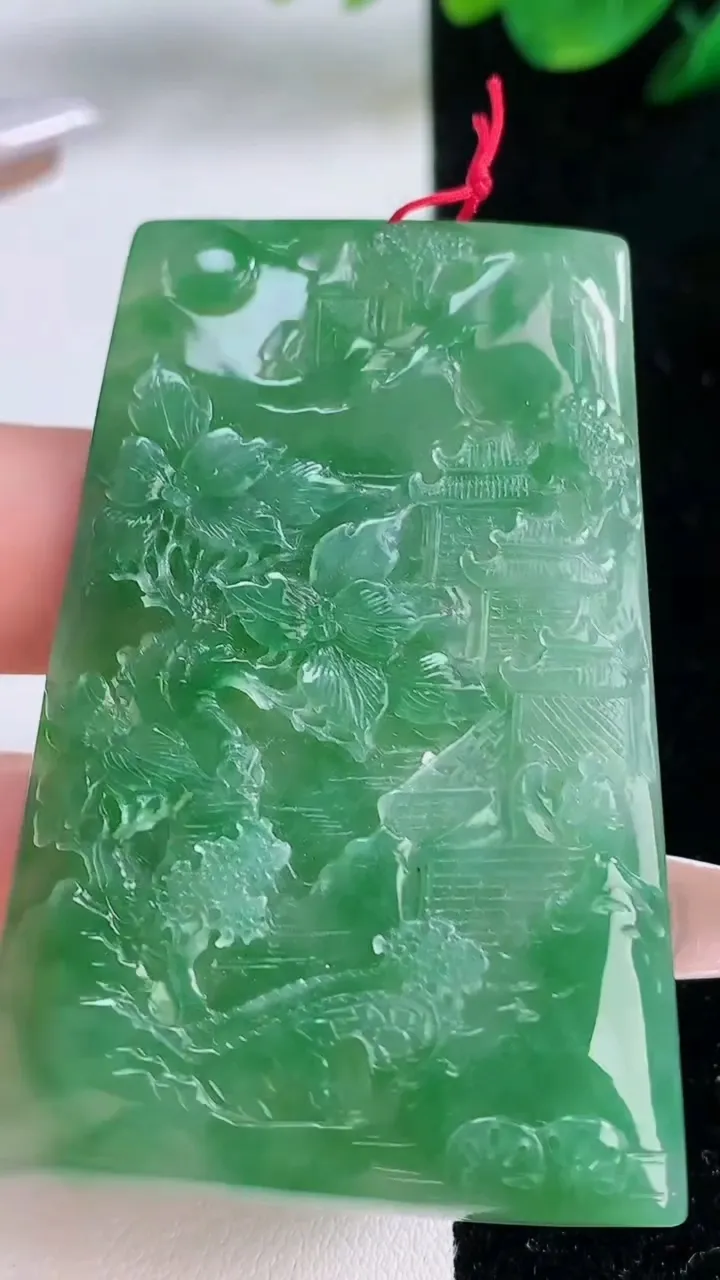 天然A货翡翠山水牌吊坠，尺寸59-38.7-5.5，重量:31.82g
12月7日