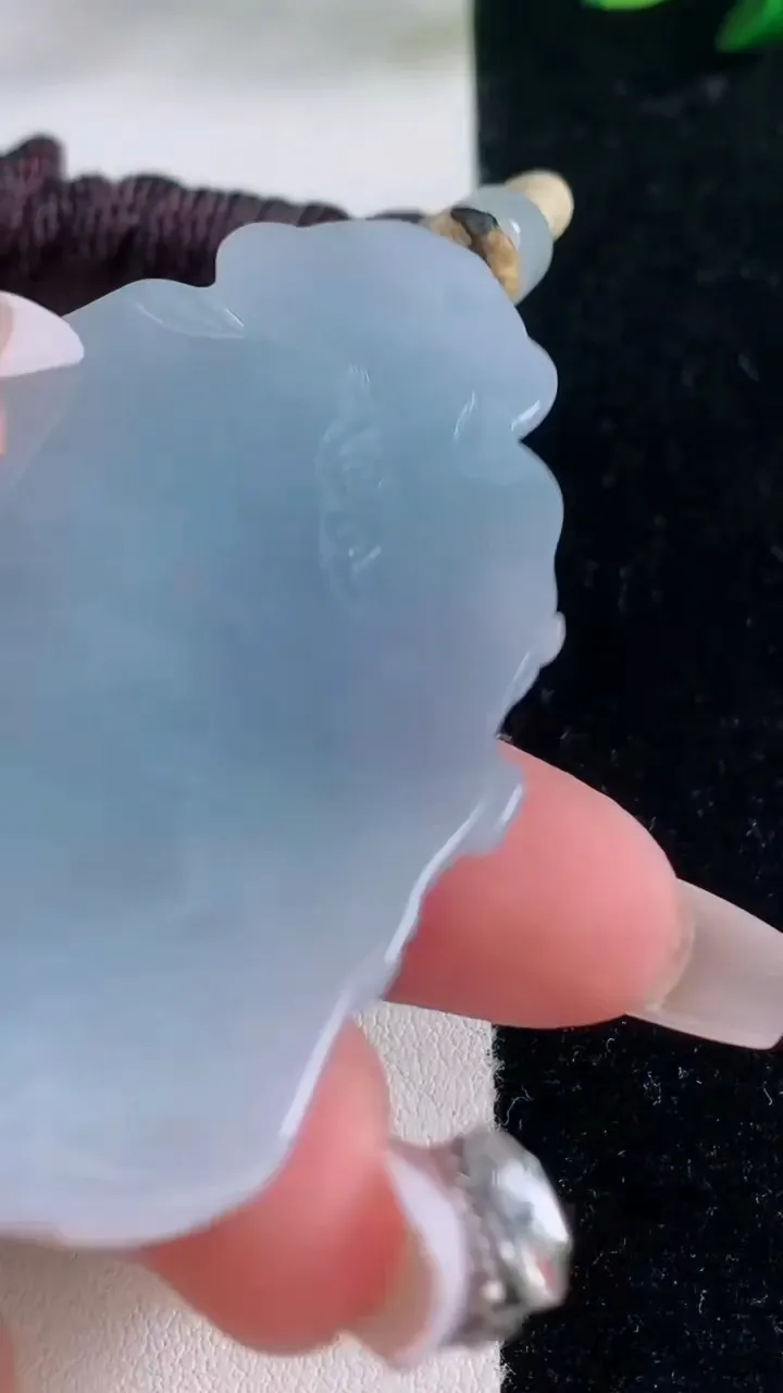 天然A货翡翠紫罗兰观音头吊坠，尺寸63.3-36.7-11.4，重量:52.54g
12月7日