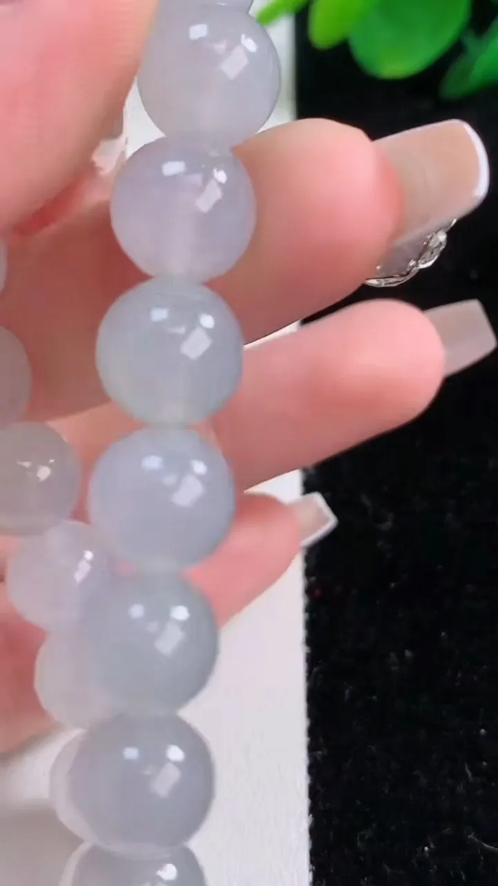 天然A货翡翠种白冰圆珠手串，尺寸10.2-19颗，重量:34.86g12月7日
工厂直销收藏佳品,种好水足，色泽均匀，有种有色，上手高大气！