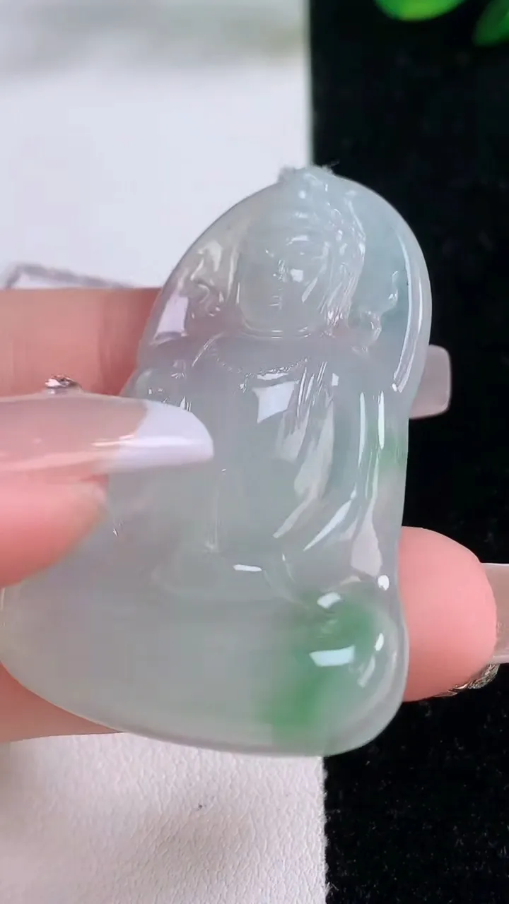 天然A货翡翠观音菩萨吊坠，尺寸48.4-33.4-5.2，重量:15.06g
12月7日