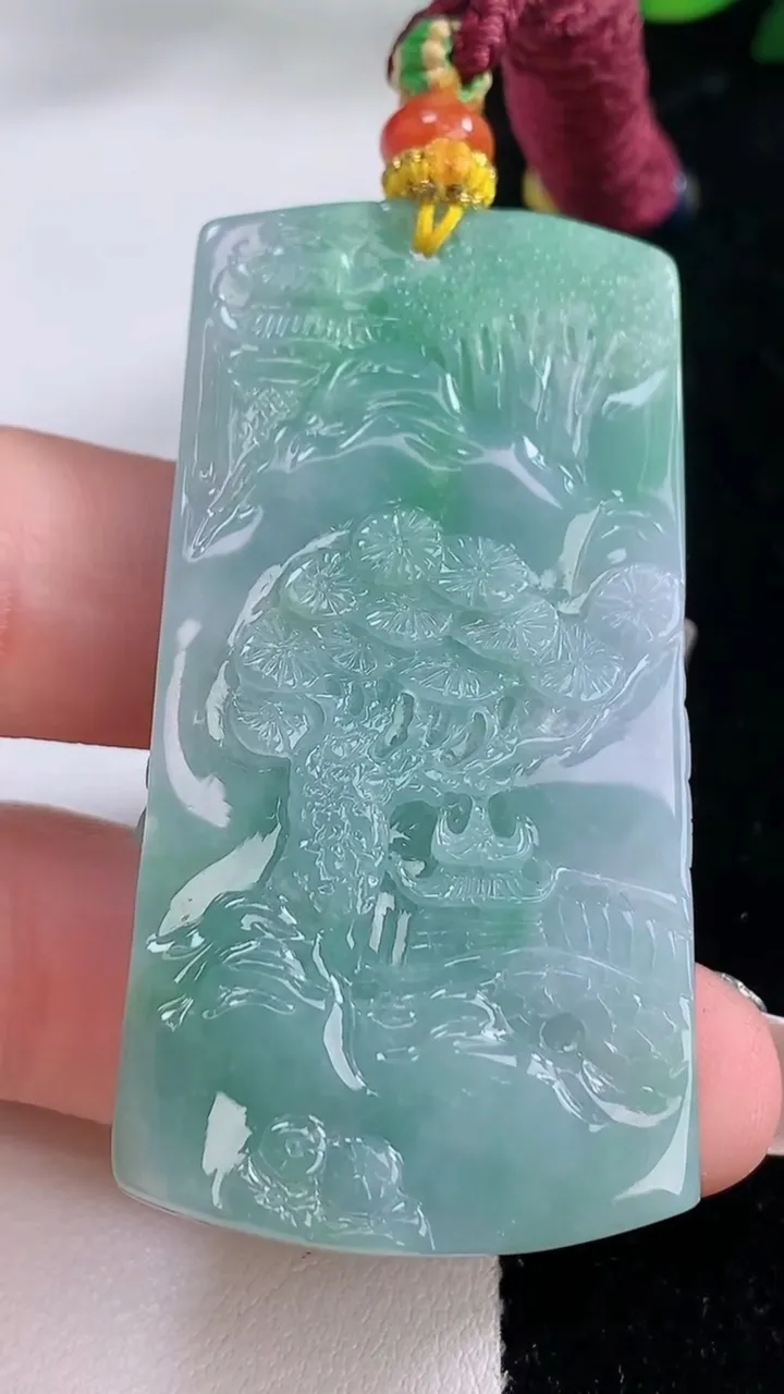 天然A货翡翠山水牌吊坠，尺寸55.2-27.7-12，重量:47.24g
12月7日