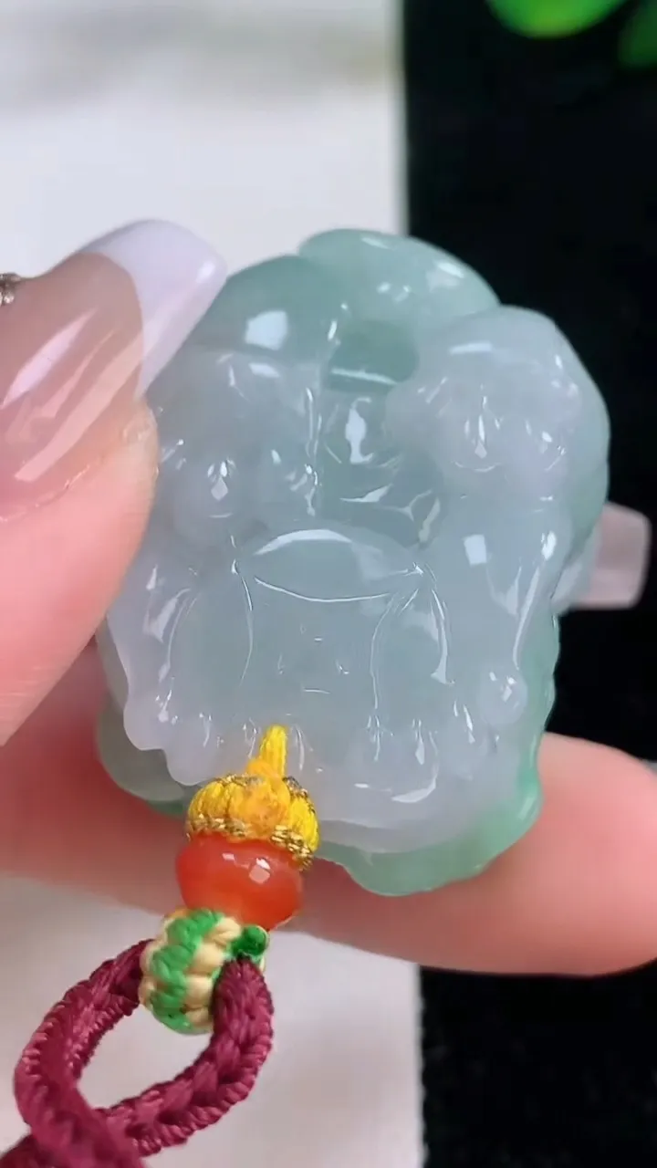 天然A货翡翠貔貅吊坠，尺寸32-25-20.7，重量:42.96g
12月7日