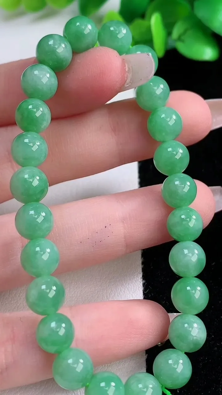 天然A货翡翠圆珠手串，尺寸7.4-7.8，重:20.98g12月7日
工厂直销收藏佳品,种好水足，色