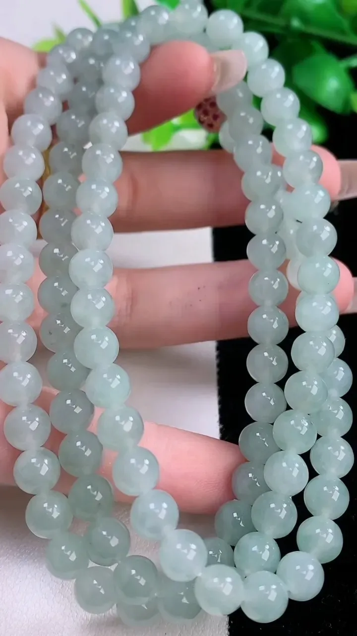 天然A货翡翠圆珠项链，尺寸7-108颗，重:107.12g12月7日
工厂直销收藏佳品,种好水足，色泽均匀，有种有色，上手高大气！