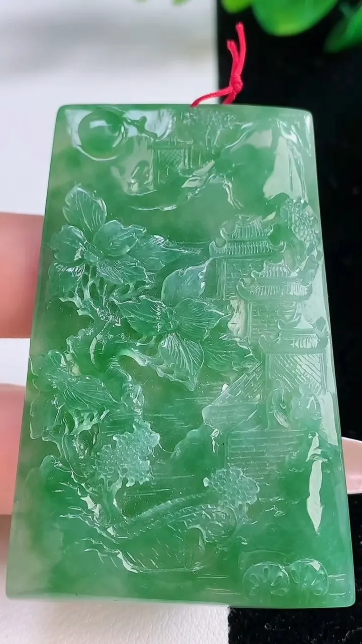 天然A货翡翠山水牌吊坠，尺寸59-38.7-5.5，重量:31.82g
12月7日