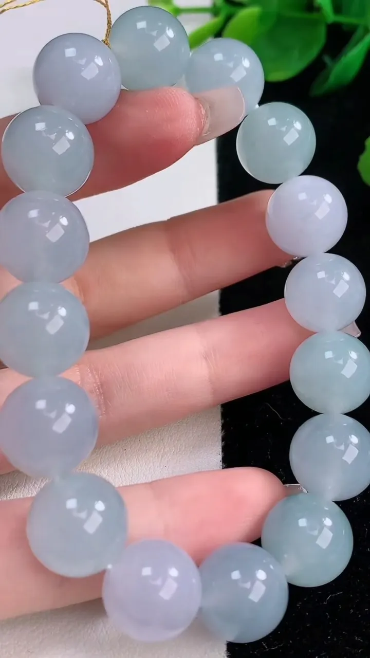 天然A货翡翠紫罗兰圆珠手串，尺寸12.8-16颗，重量:58.86g12月7日
工厂直销收藏佳品,种好水足，色泽均匀，有种有色，上手高大气！