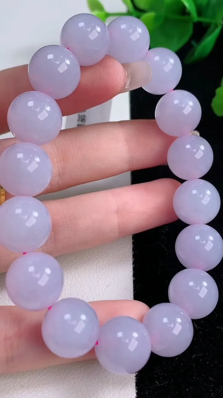 天然A货翡翠紫罗兰圆珠手串，尺寸12.6-16颗，重量:56.34g12月7日
工厂直销收藏佳品,种好水足，色泽均匀，有种有色，上手高大气！