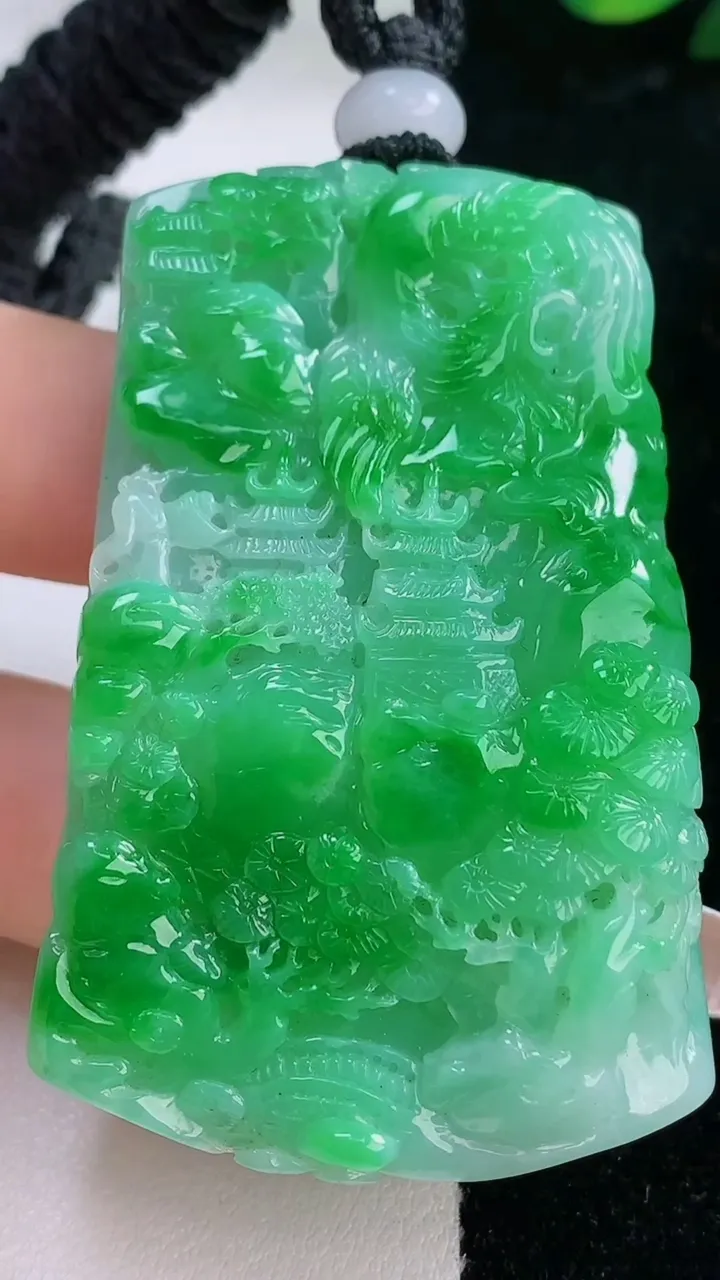 天然A货翡翠山水牌吊坠，尺寸38.6-36-13.2，重量:65.51g
12月7日