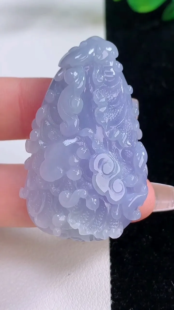 天然A货翡翠紫罗兰白菜吊坠，尺寸48.6-29.7-12，重量:26.68g
12月7日
