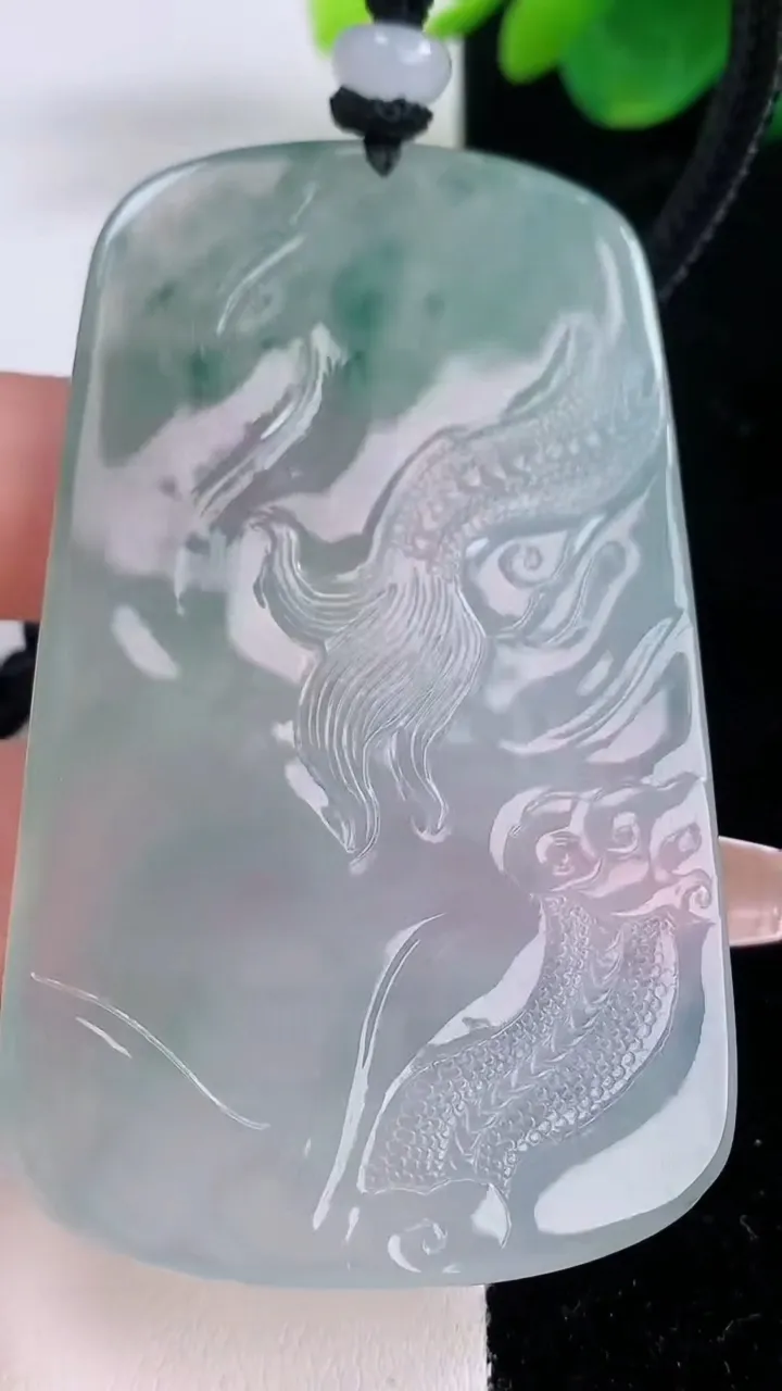 天然A货翡翠种飘花祥龙虚空藏菩萨吊坠，尺寸70-42.5-5.8，重量:43.54g
12月7日