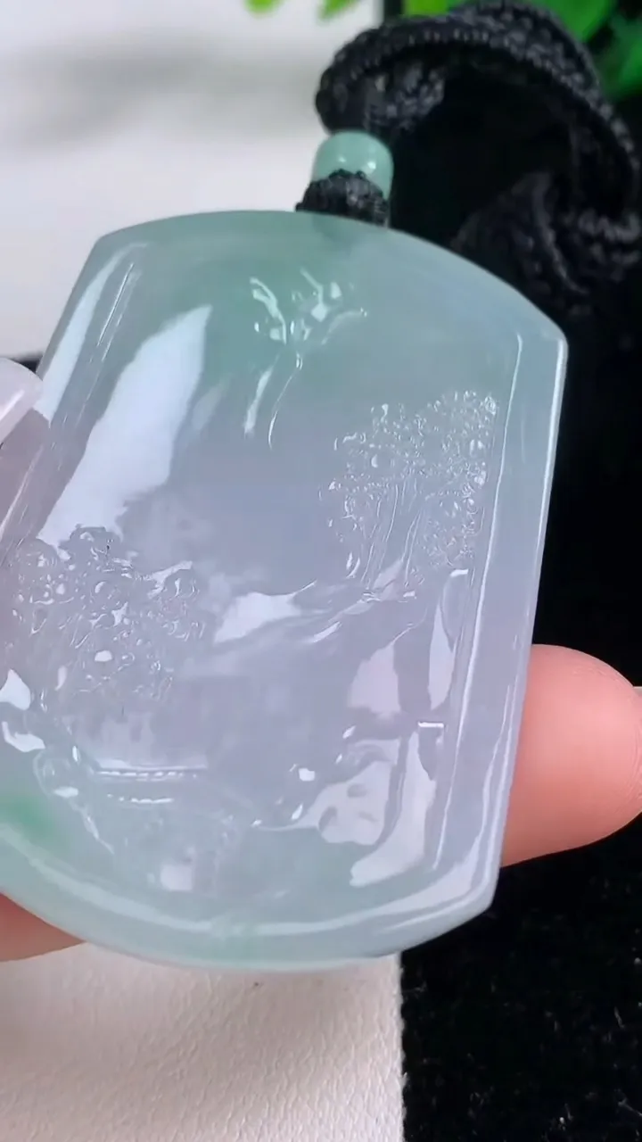 天然A货翡翠山水牌吊坠，尺寸52.3-38-6.2，重量:32.44g
12月7日