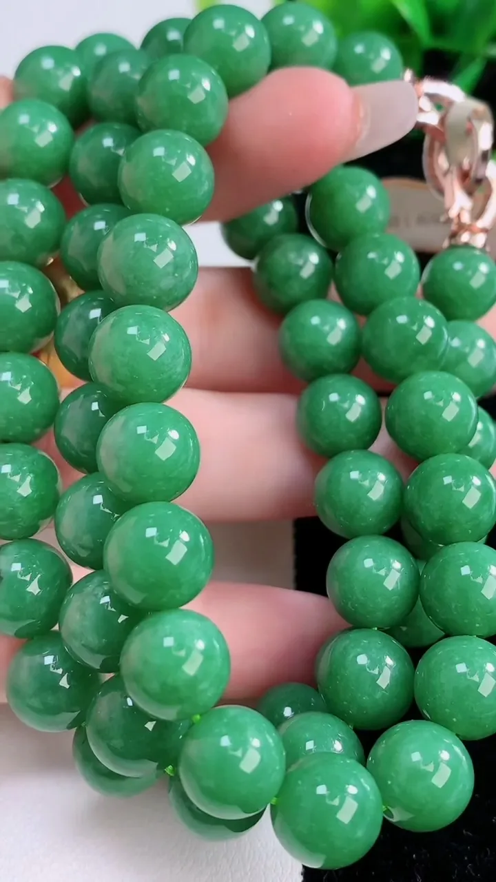 天然A货翡翠圆珠项链，尺寸10-60颗，重量:108.54g12月7日
工厂直销收藏佳品,种好水足，