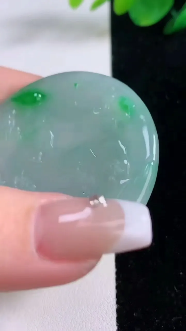 天然A货翡翠山水牌吊坠，尺寸53.8-5.2，重量:33.00g
12月7日