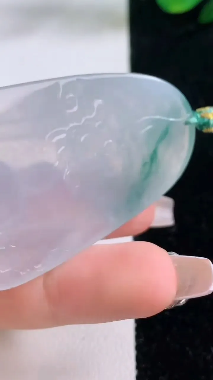 天然A货翡翠冰种飘花大日如来吊坠，尺寸53.4-34-5.8，重量:23.08g
12月7日