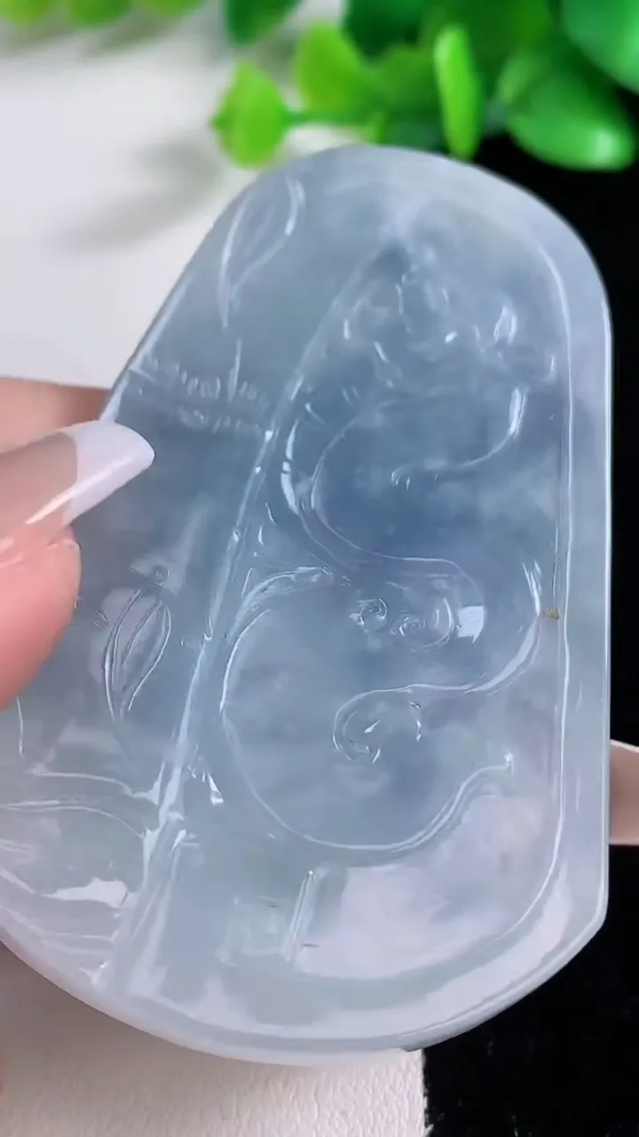 天然A货翡翠紫罗兰鸟语花香吊坠，尺寸66.8-45-6.3，重:43.97g
12月7日