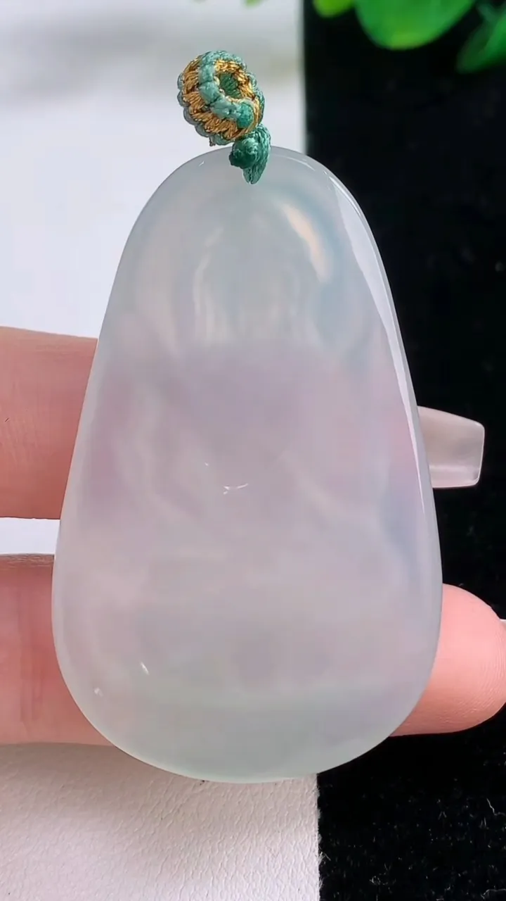 天然A货翡翠虚空藏菩萨吊坠，尺寸52-32-5.7，重量:19.73g
12月7日