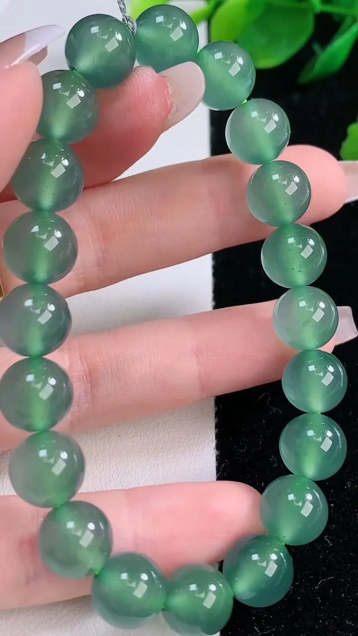 天然A货翡翠种蓝水圆珠手串，尺寸9.8-20颗，重量:33.32g12月7日
工厂直销收藏佳品,种好