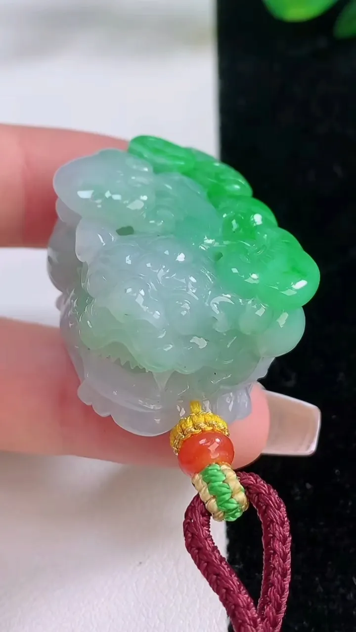 天然A货翡翠貔貅吊坠，尺寸32-25-20.7，重量:42.96g
12月7日