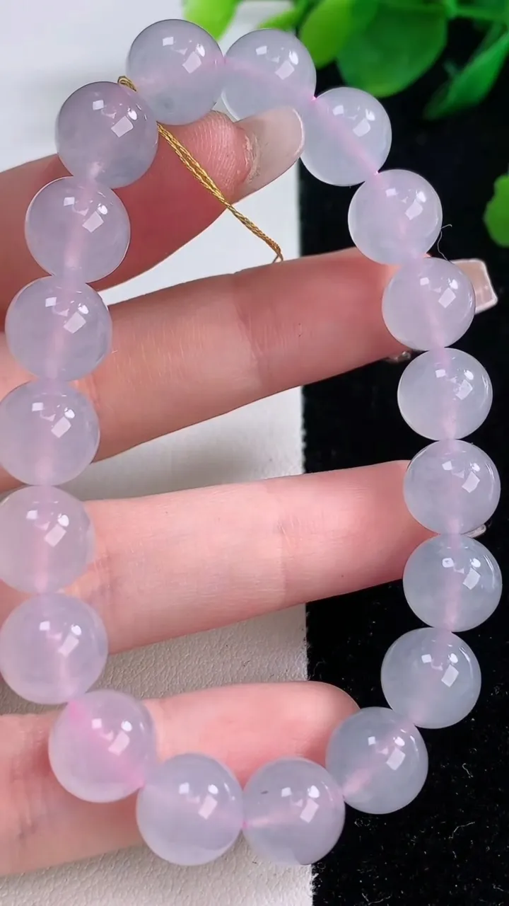 天然A货翡翠种白冰圆珠手串，尺寸10-19颗，重量:32.93g12月7日
工厂直销收藏佳品,种好水足，色泽均匀，有种有色，上手高大气！