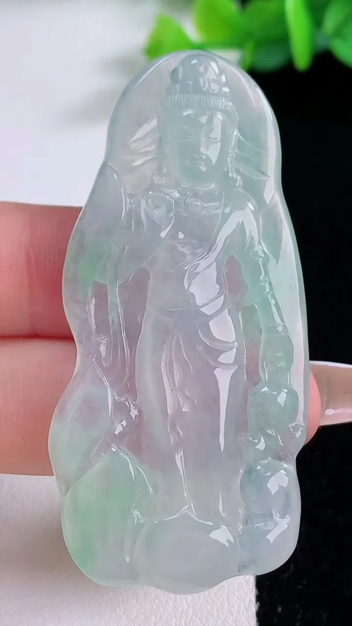 天然A货翡翠观音菩萨吊坠，尺寸57-27-4，重:13.78g
12月7日