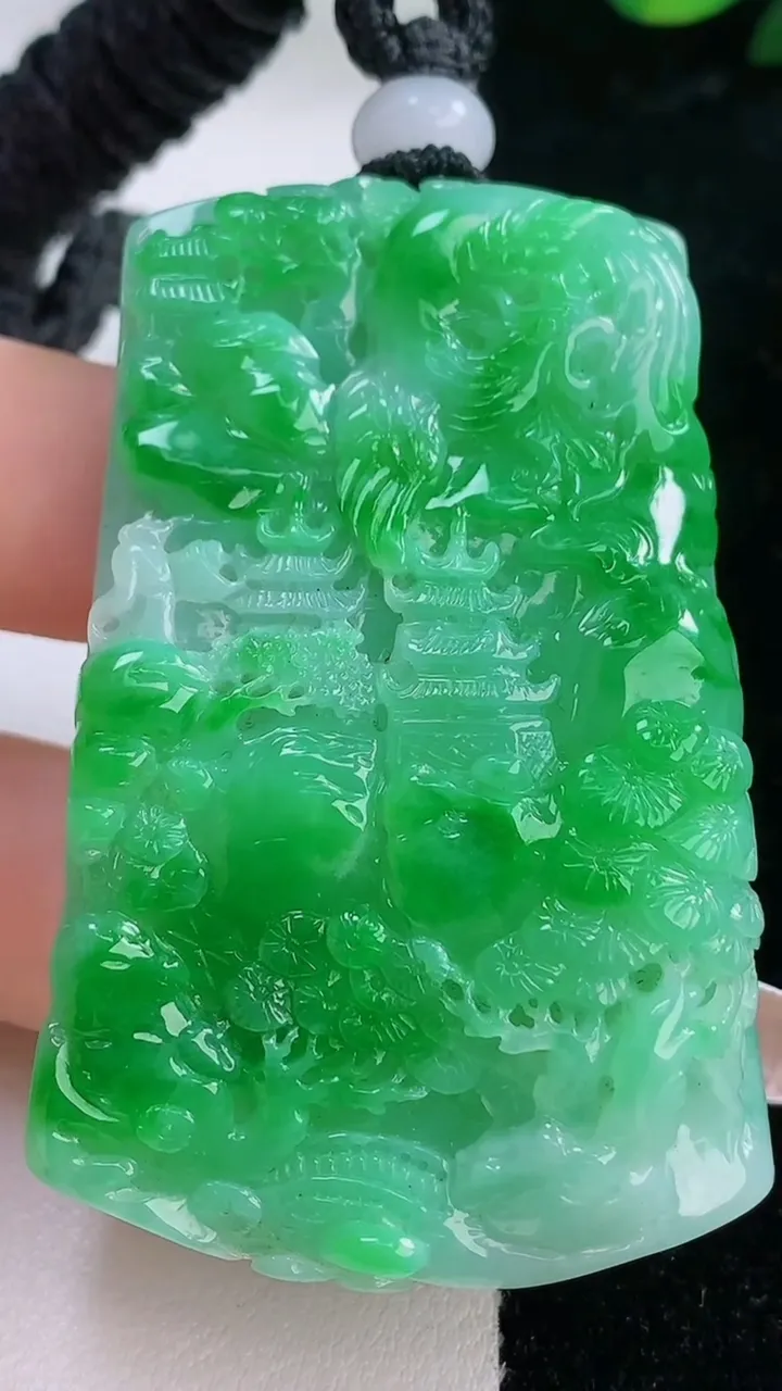 天然A货翡翠山水牌吊坠，尺寸38.6-36-13.2，重量:65.51g
12月7日