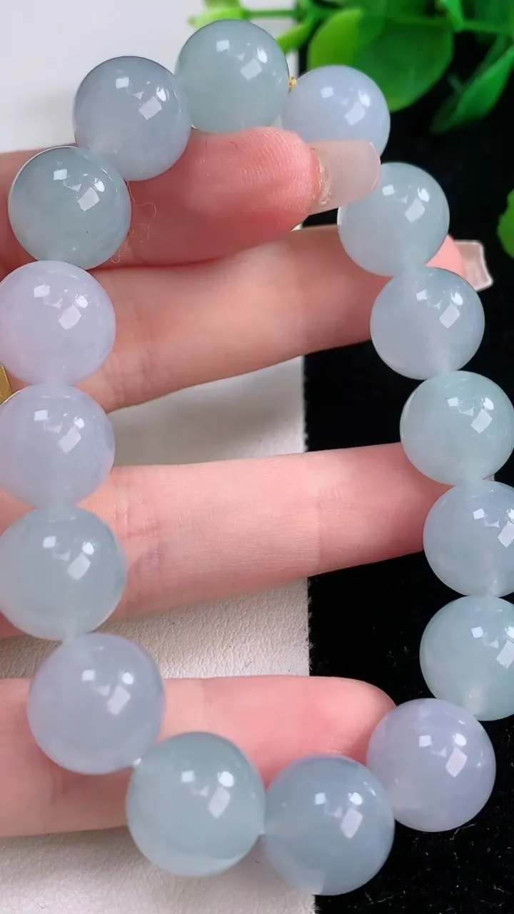 天然A货翡翠紫罗兰圆珠手串，尺寸12.8-16颗，重量:58.86g12月7日
工厂直销收藏佳品,种好水足，色泽均匀，有种有色，上手高大气！